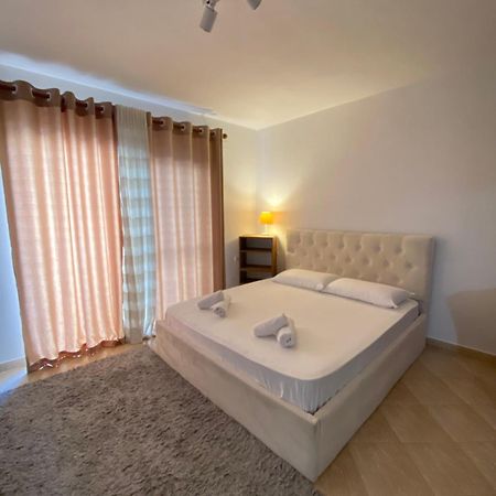 Myslym Shyri Studio 2 Tirana Bagian luar foto
