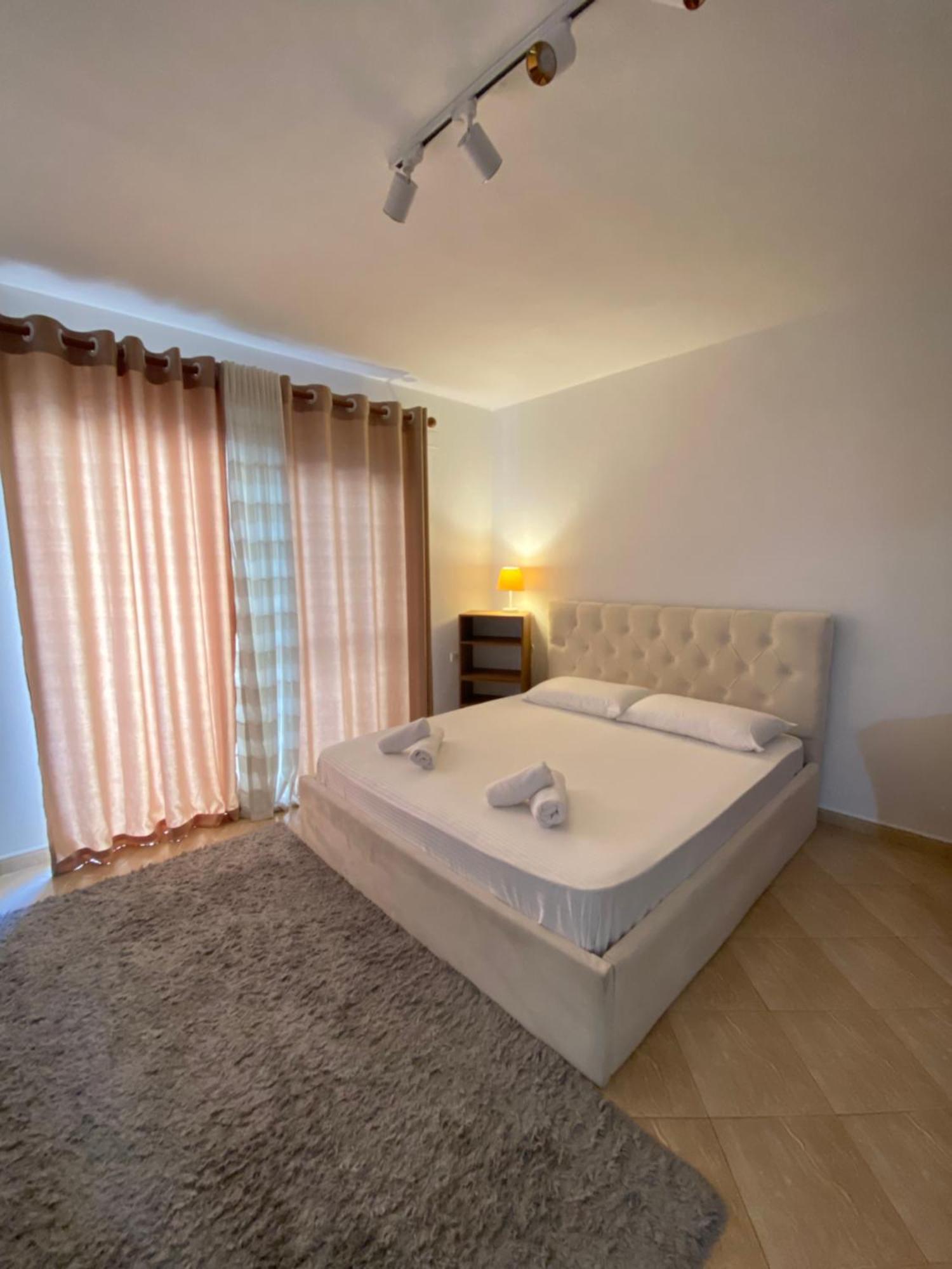 Myslym Shyri Studio 2 Tirana Bagian luar foto